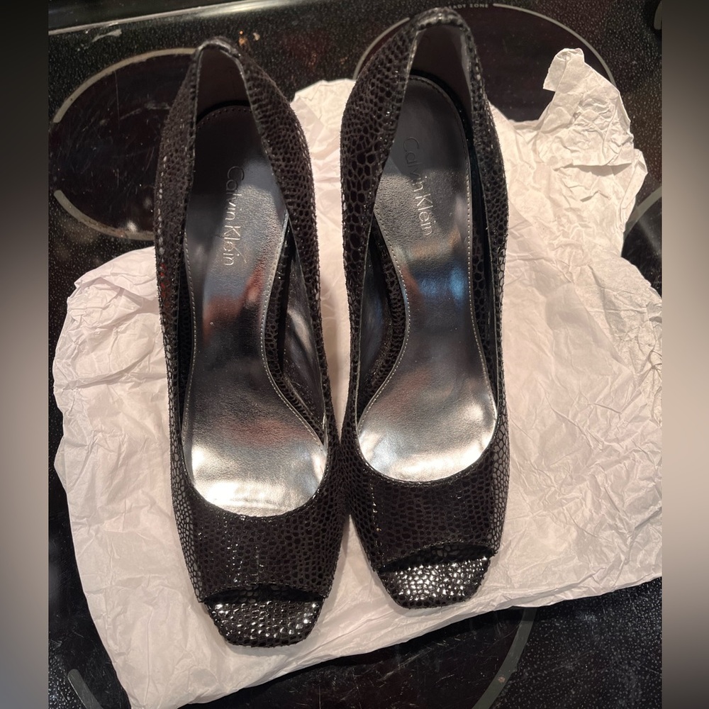 Clavin Klein shoes size 7. Gorgeous practically new. Worn maybe 2x.